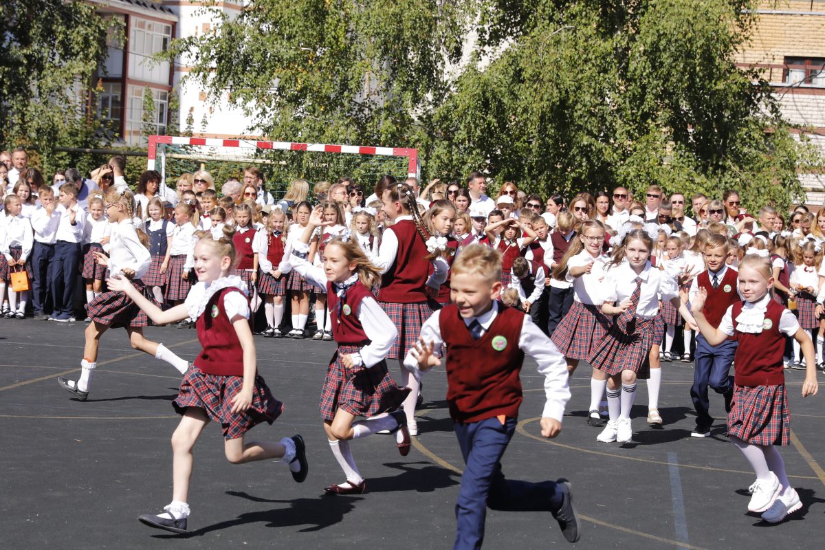 Законопроект о выплатах родителям школьников перед 1 сентября поступил в Госдуму
